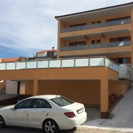 Schoene Ferienwohnung In Mit Gemeinsamem Pool, Grill Und Terrasse Und Panoramablick נובי ווינודולסקי