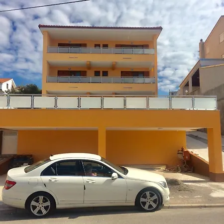 Schoene Ferienwohnung In Mit Gemeinsamem Pool, Grill Und Terrasse Und Panoramablick * נובי ווינודולסקי