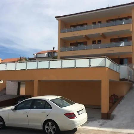 Schoene Ferienwohnung In Mit Gemeinsamem Pool, Grill Und Terrasse Und Panoramablick דירה נובי ווינודולסקי