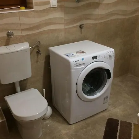 Schoene Ferienwohnung In Mit Gemeinsamem Pool, Grill Und Terrasse Und Panoramablick נובי ווינודולסקי