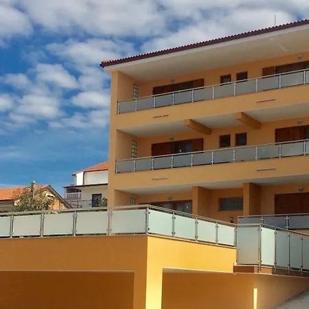 Schoene Ferienwohnung In Mit Gemeinsamem Pool, Grill Und Terrasse Und Panoramablick דירה נובי ווינודולסקי