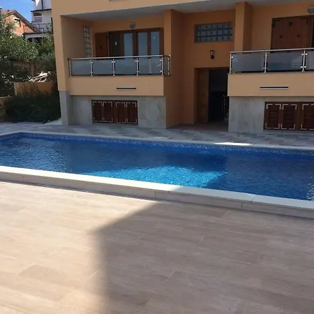 Schoene Ferienwohnung In Mit Gemeinsamem Pool, Grill Und Terrasse Und Panoramablick דירה *