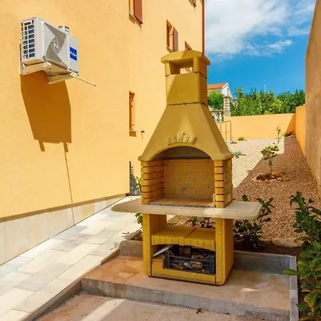 Schoene Ferienwohnung In Mit Gemeinsamem Pool, Grill Und Terrasse Und Panoramablick *